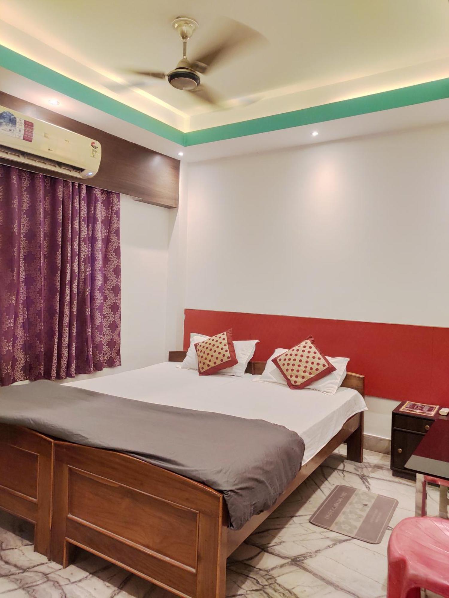 Phoenix Lodge Shiliguri Exterior foto